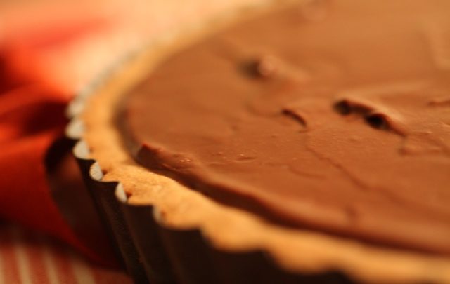 choc_cara_pie_finished_side_view