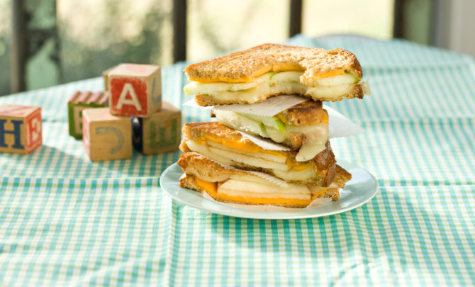 Grilled-Cheese-and-Apple-Sandwich-Relish.jpg
