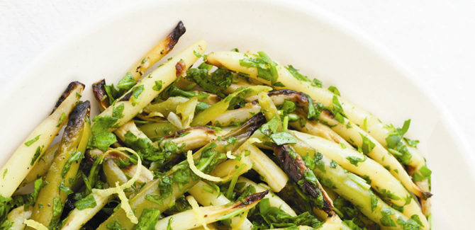 grill-vegan-style-string-bean-arugula-salad-diet-health-spry
