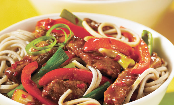 stir-fry-pork-peppers-buckwheat-noodle-5-easy-steps-cookbook-recipe-diet-food-health-spry