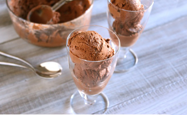 dark-chocolate-chunk-frozen-yogurt-treat-dessert-health-spry