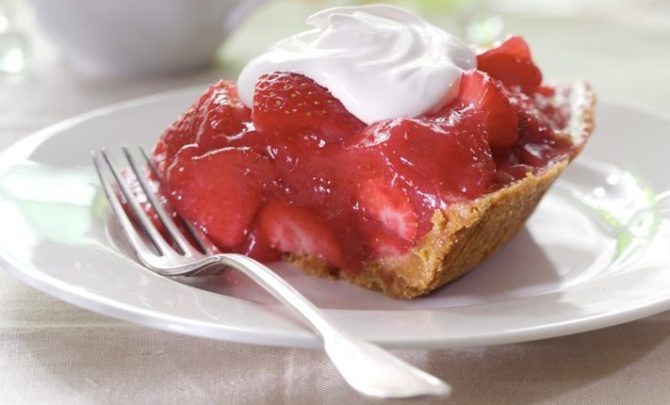 Fresh Strawberry Pie Recipe - Easy Kitchen