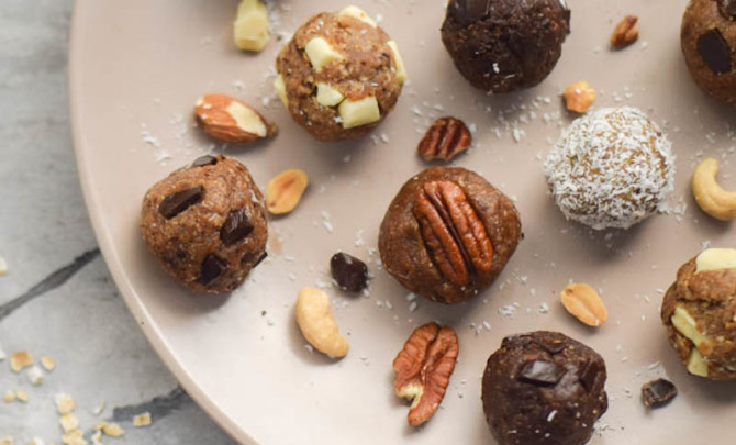 5-Ingredient-Raw-Energy-Bites-5-Ways-How-to-Make-Healthy-Cookie-Dough-8