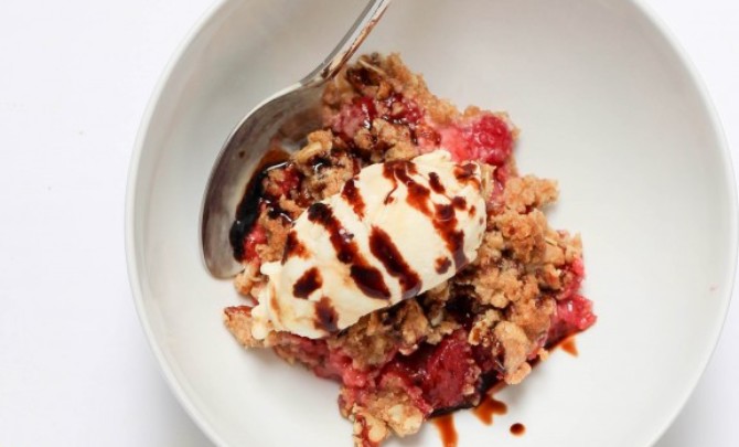 strawberry-goat-cheese-crumble-1-of-7-1-e1498167627716